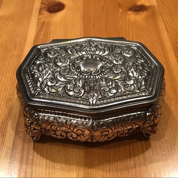 VINTAGE ART NOUVEAU LION FOOT JEWELRY/TREASURE BOX
